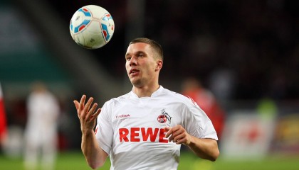 开云体育最新地址-冰上曲棍球赛火热进行，观众热情高涨，冰上曲棍球介绍