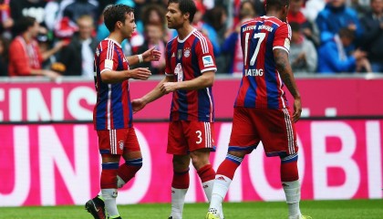 KY Sports-皇马领跑西甲，巴萨紧追不舍，榜首大战一触即发，皇马和巴萨两队进行足球比赛,最后皇马5_3获胜