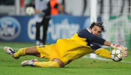 kaiyun电竞-曼联战术调整获佳绩，笑傲咫尺之遥，曼联最经典的比赛